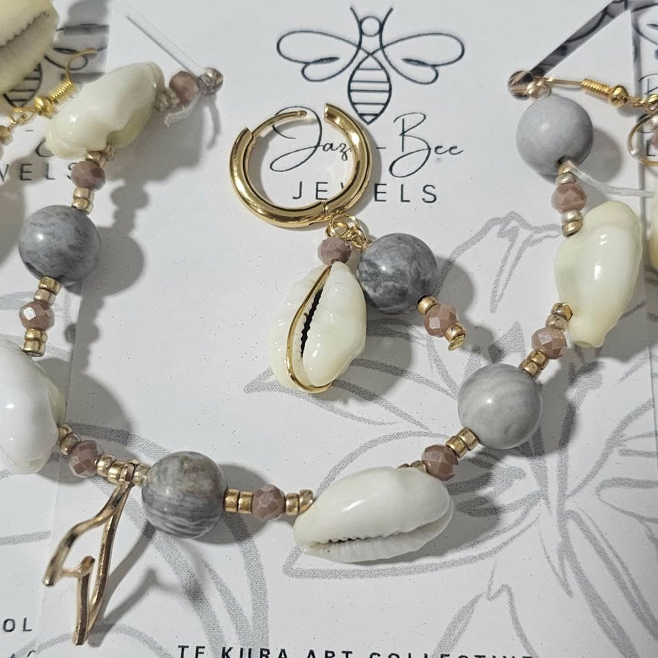 Pore'o Cowrie Shell Bracelet